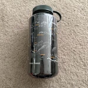 ALOHA XCHNG KAUAI MAP WATER BOTTLE! ✨